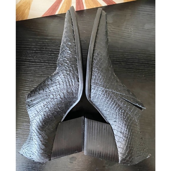 Matisse Madeleine Black Embossed Leather Short Ankle Booties Size 9.5 M - Picture 7 of 10